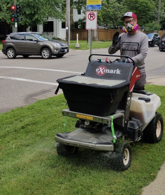 Commercial lawn maintenance & fertilization